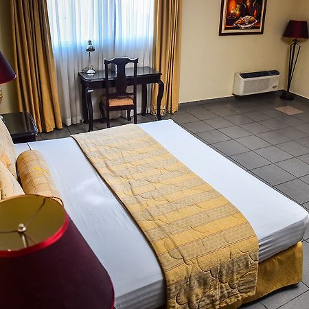 Hotel Victoria Сан-Педро-Сула Екстер'єр фото